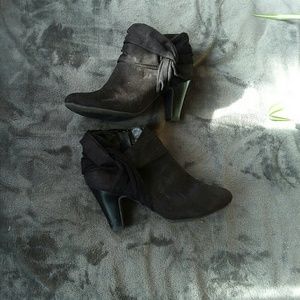 Suede Black ankle boots